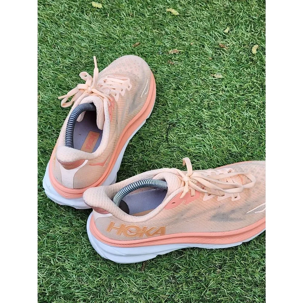HOKA CLIFTON 9 - Womens Athletic Shoes - SIZE 7.5B